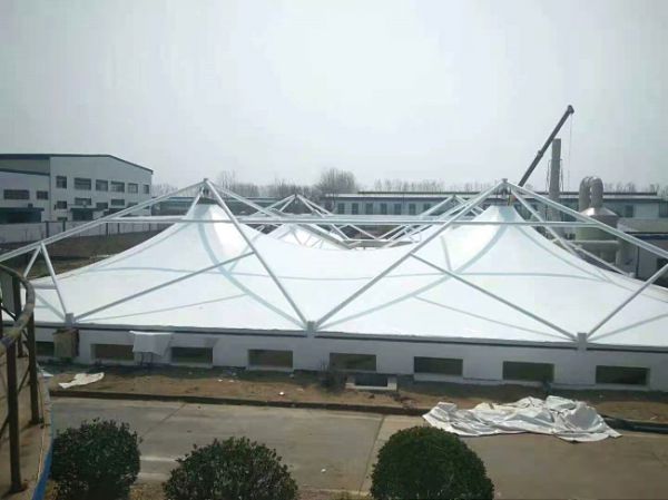 為什么污水池反吊膜加蓋要選擇專(zhuān)業(yè)的反吊膜廠(chǎng)家？